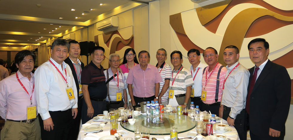 迎宾宴上左起:李振忠,陈志烽,吴卓谦,姚加环,陈祖江,吴宁宁,陈祖昌,陈
